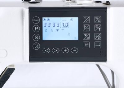 Flachbett Industrienähmaschine mit 3 fach Transport für Leder und dicke Stoffe Display