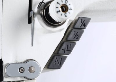 Flachbett Industrienähmaschine mit 3 fach Transport für Leder und dicke Stoffe Spannung Knöpfe